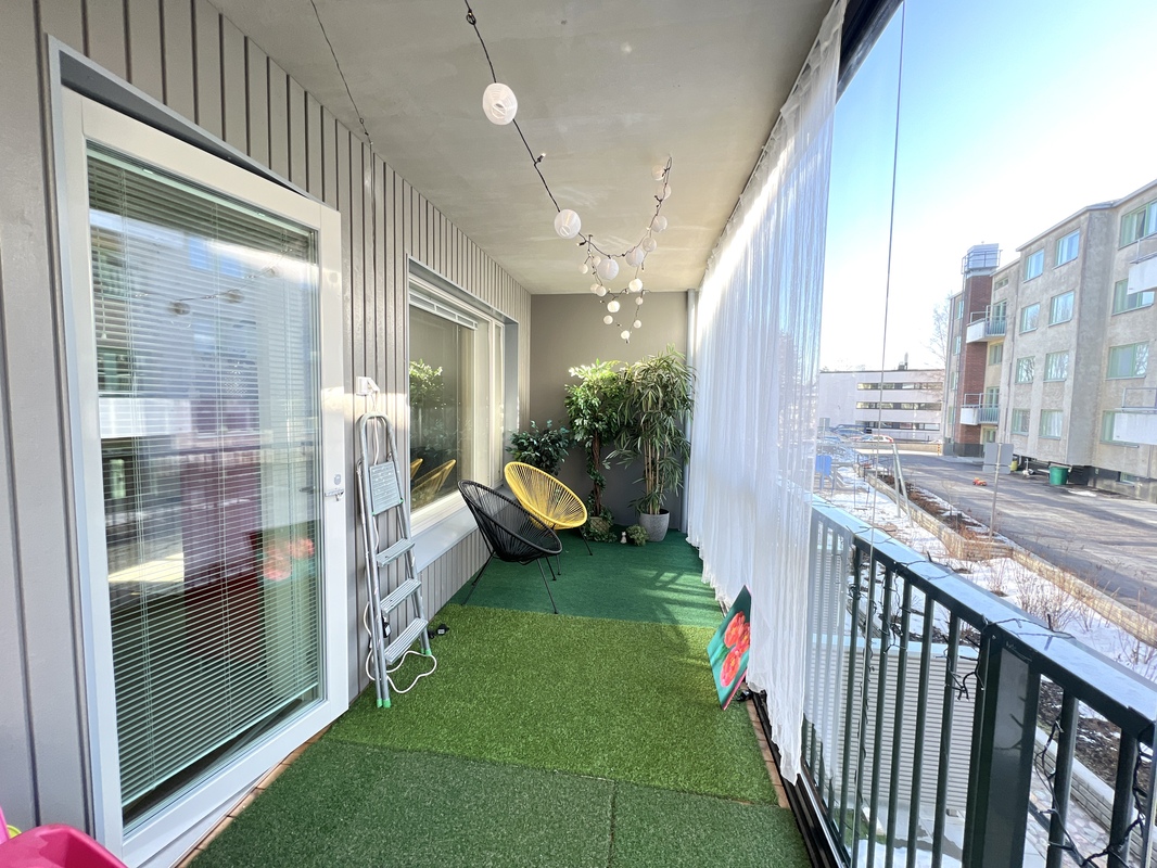 Suuri lasitettu parveke