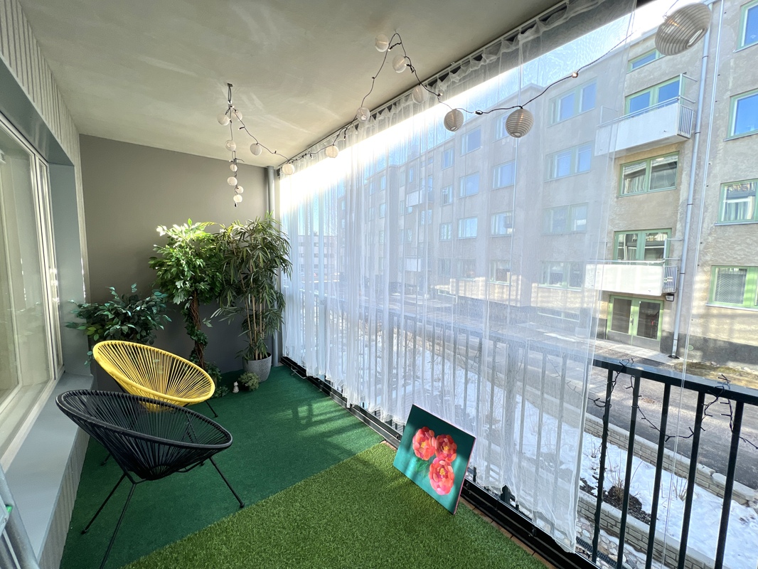 Suuri lasitettu parveke