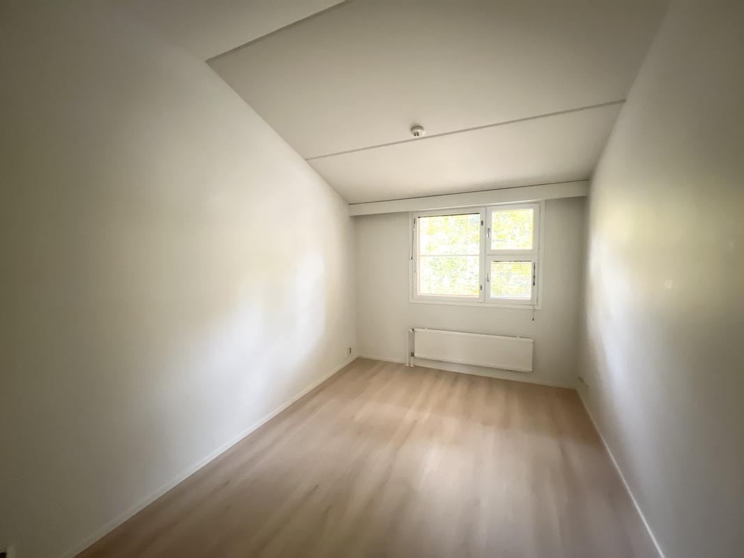 2. makuuhuone yläkerrassa.