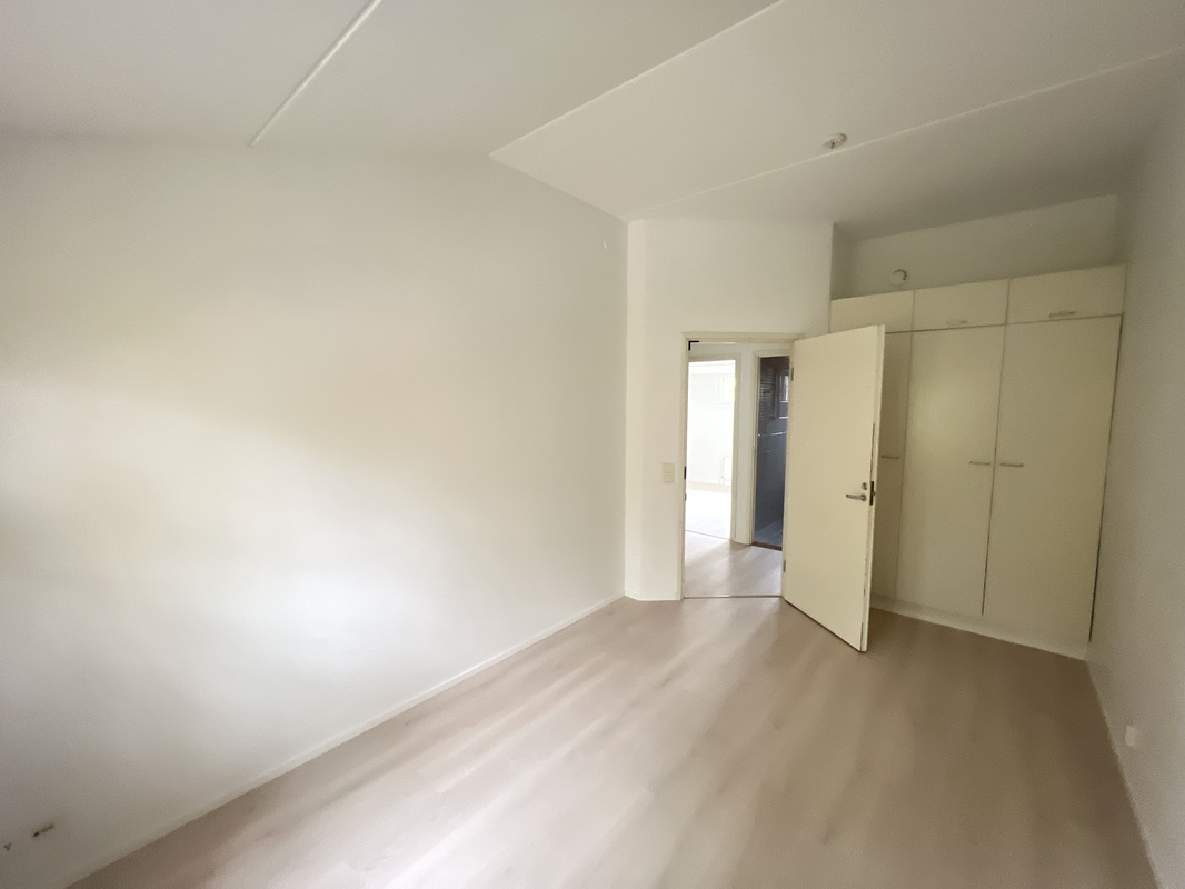 2. makuuhuone yläkerrassa