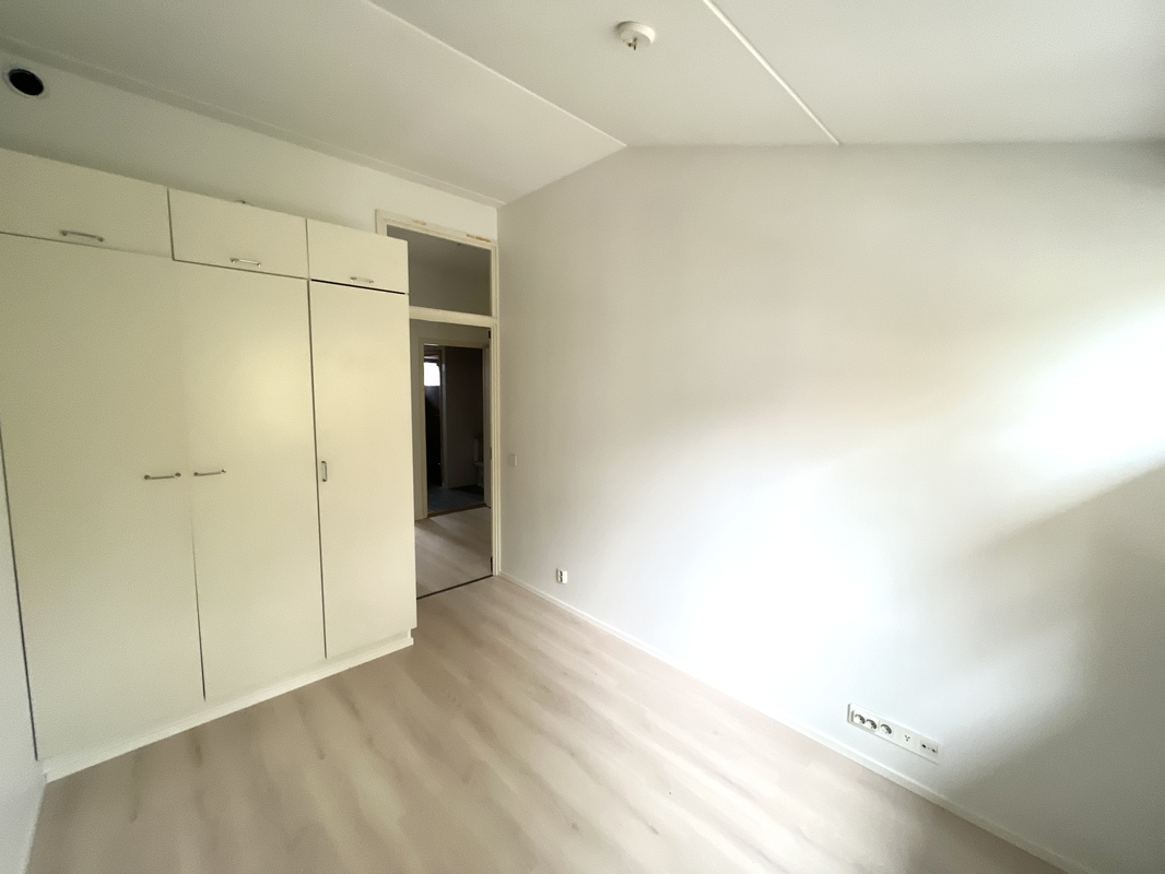 3. makuuhuone yläkerrassa.