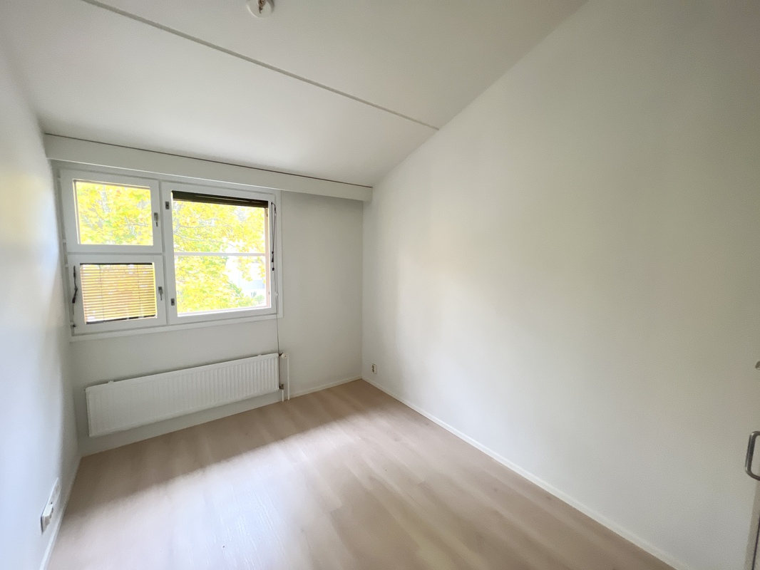 3. makuuhuone yläkerrassa.