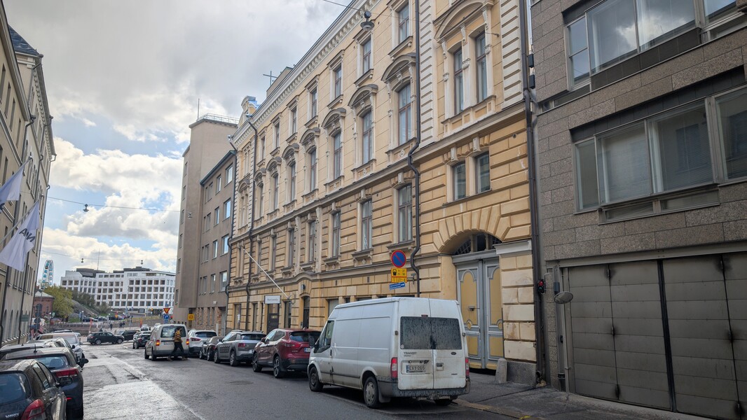 Julkisivu