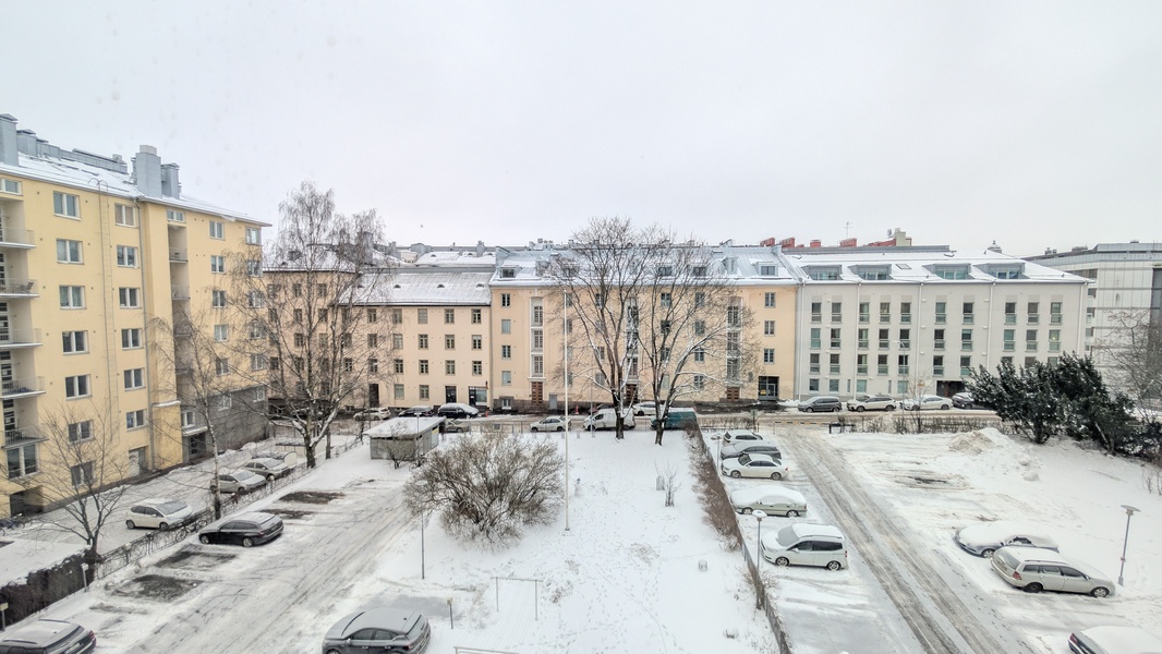 Näkymä takapihalle