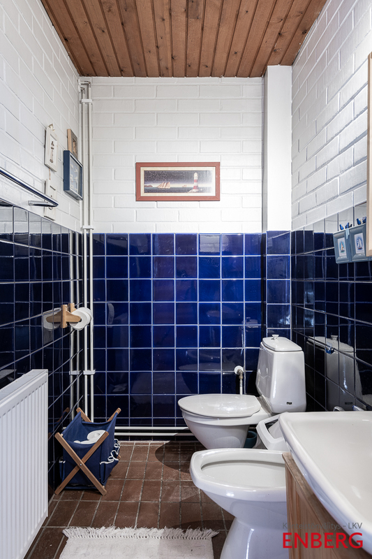 Allashuoneen vieressä oleva WC