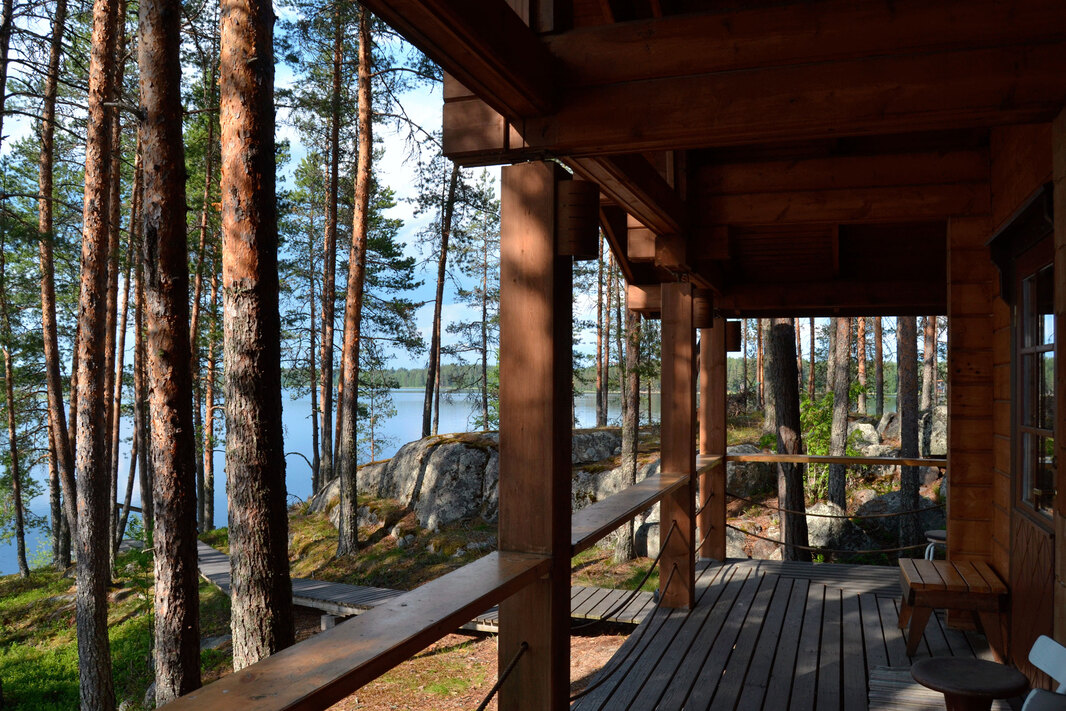 uuden saunamökin terassi