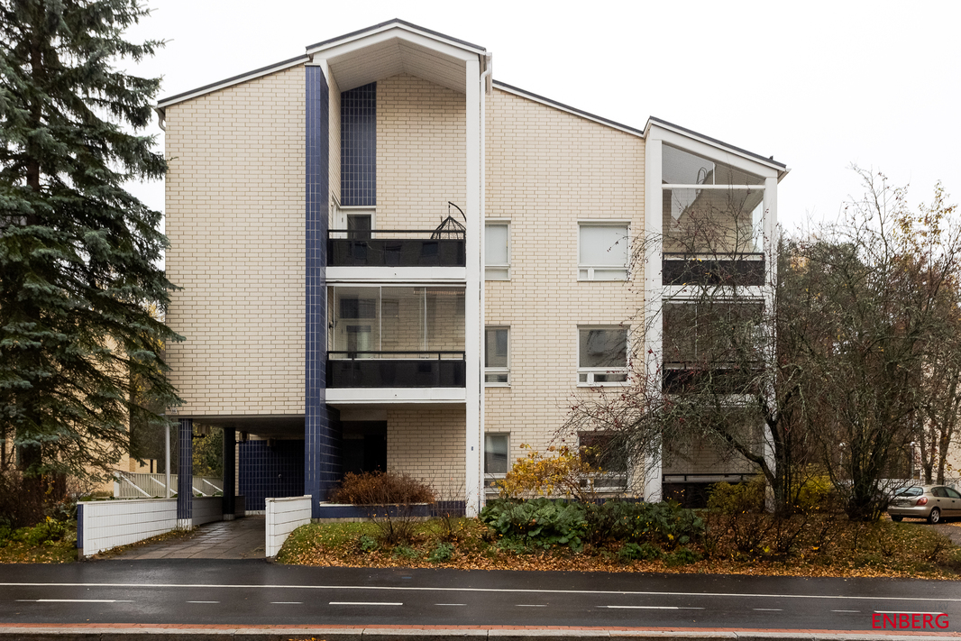 Sisäänkäynti Pitkäkadulta