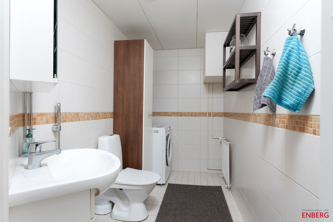 Erillinen WC ja khh-nurkkaus
