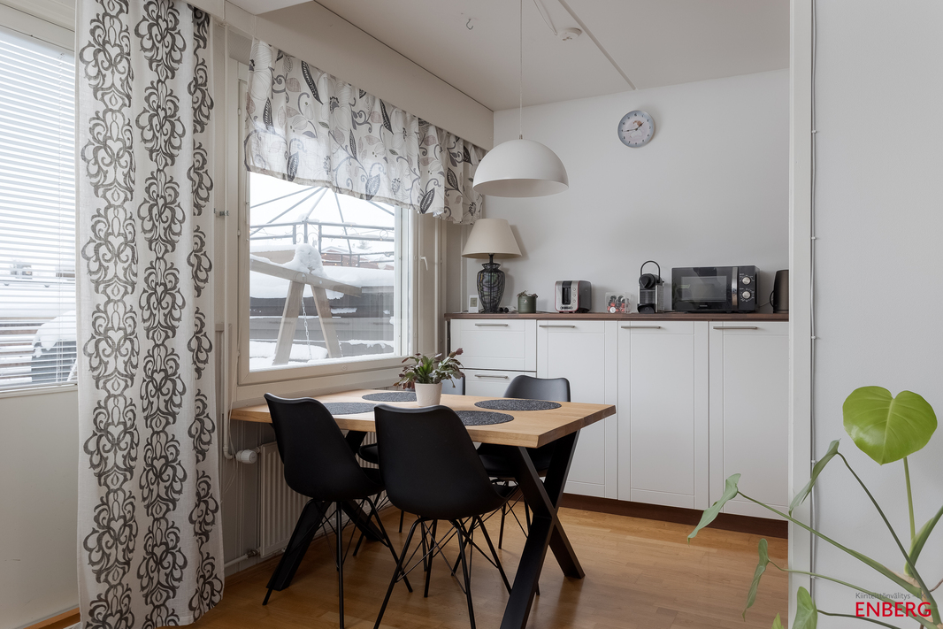 Näkymää ruokailutilan suuntaan 