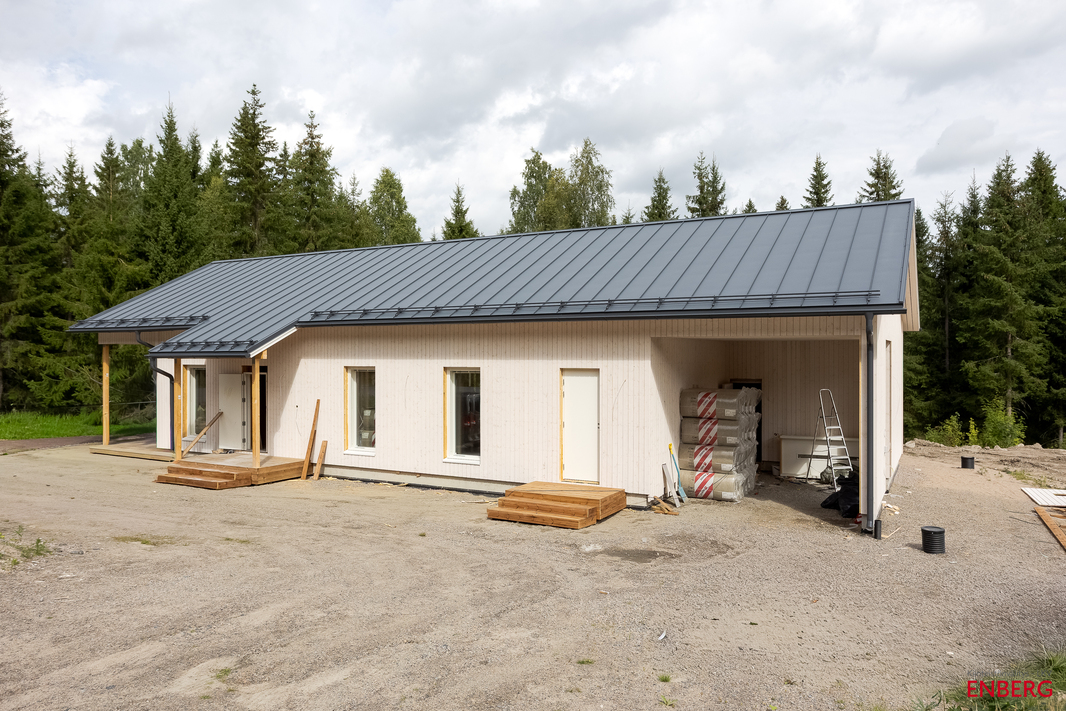Talo edestä (kuva 10.8.26)