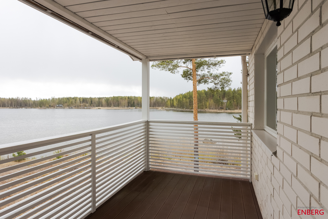 Päämakuuhuoneen parveke