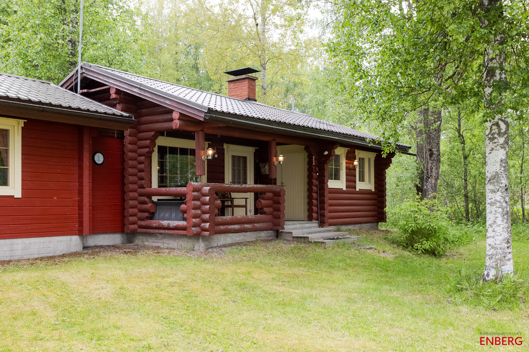 Mökki takaa