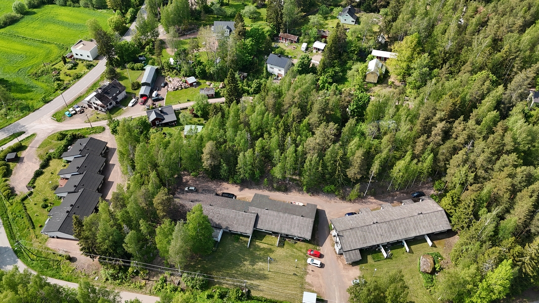 Ilmakuva. (keskimmäinen vasemmanpuoleinen talo)