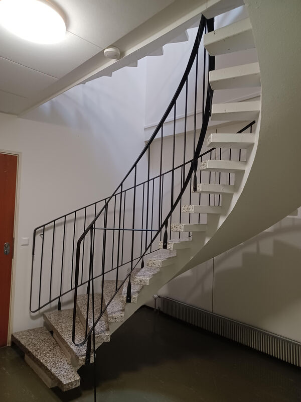 Kierreraput. Nousu asunnollle yhden kerrosvälin verran.