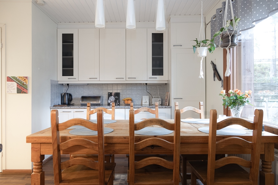 Keittiön ruokailutila