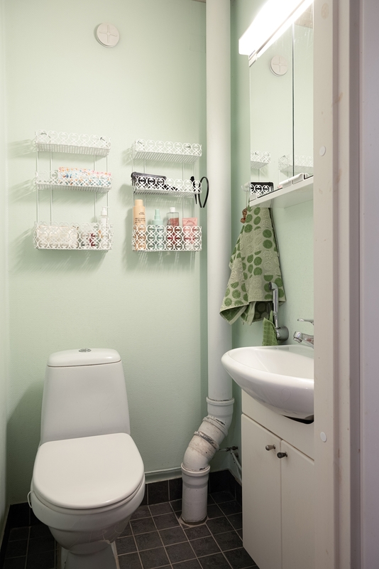 Alakerran erillinen wc