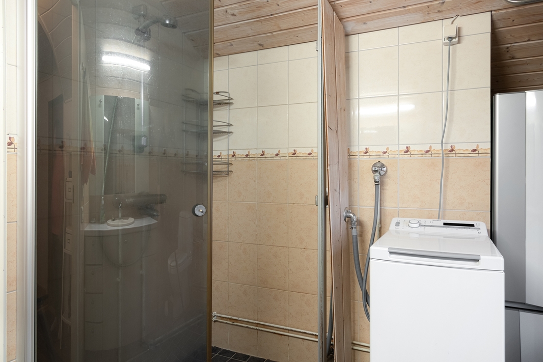 Yläkerran kylpyhuoneesta