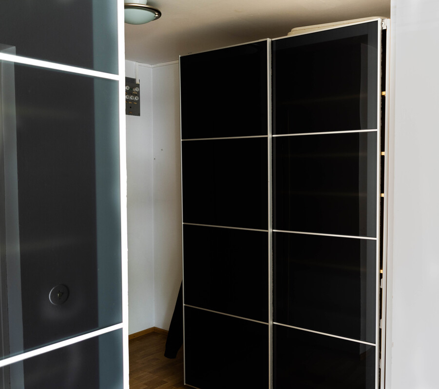 Eteisen toinen liukuovikaapisto