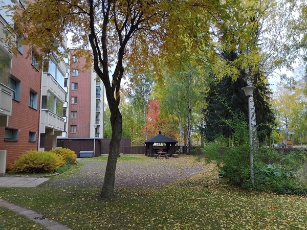 Sisäpiha, grillikatos