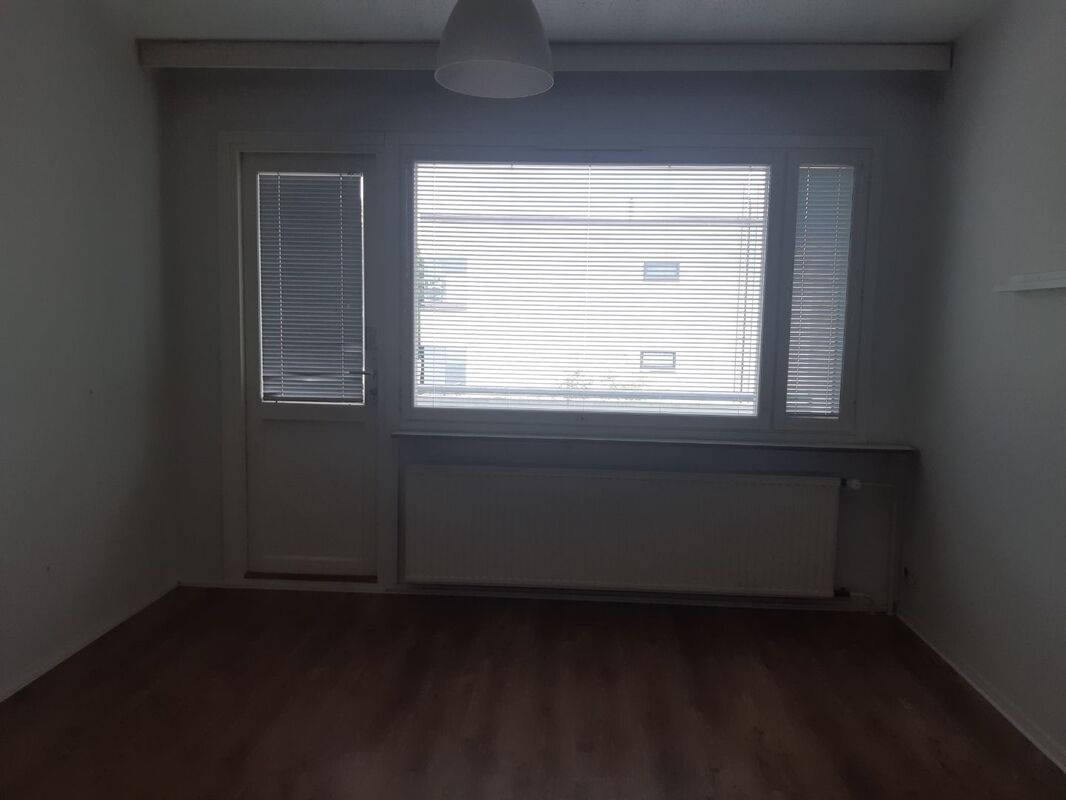 Huoneesta käynti parvekkeelle