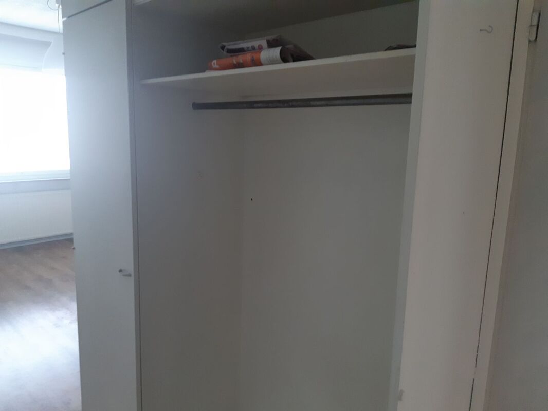 Eteisen naulakkosyvennys