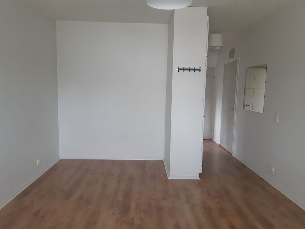 Yleiskuva huoneesta, makuualkovi