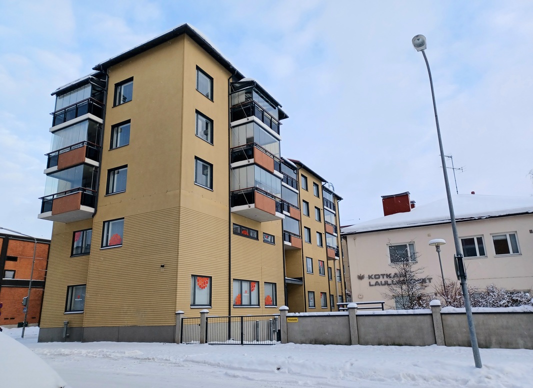 Parveke sisäpihan puoleen