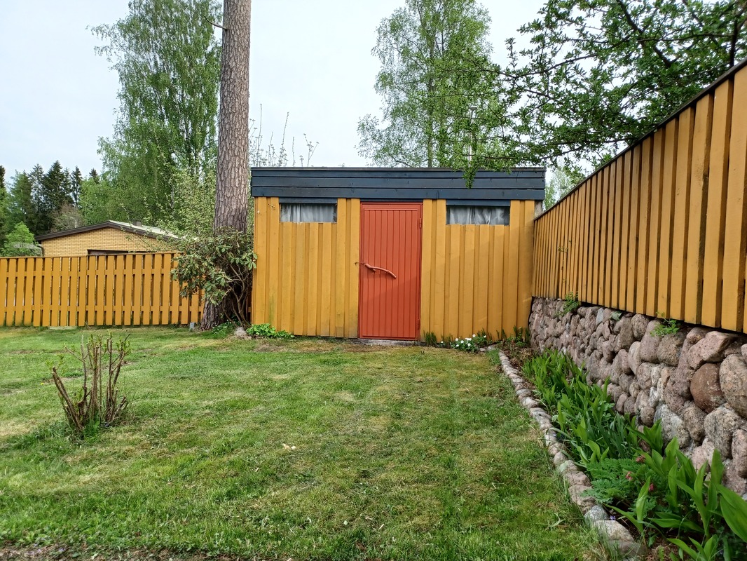 Pihalla jaettu varasto