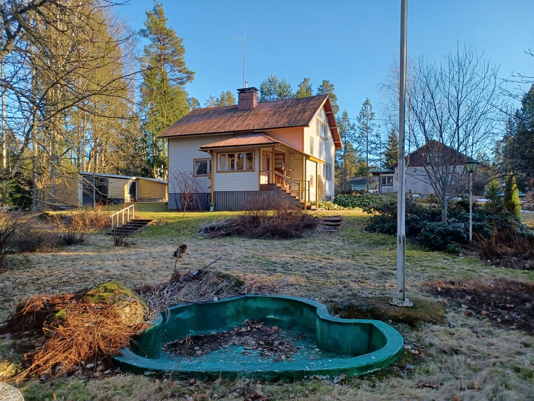 Pihalla vesiallas