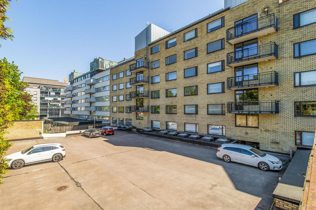 Yleiskuva yhtiön sisäpihalta