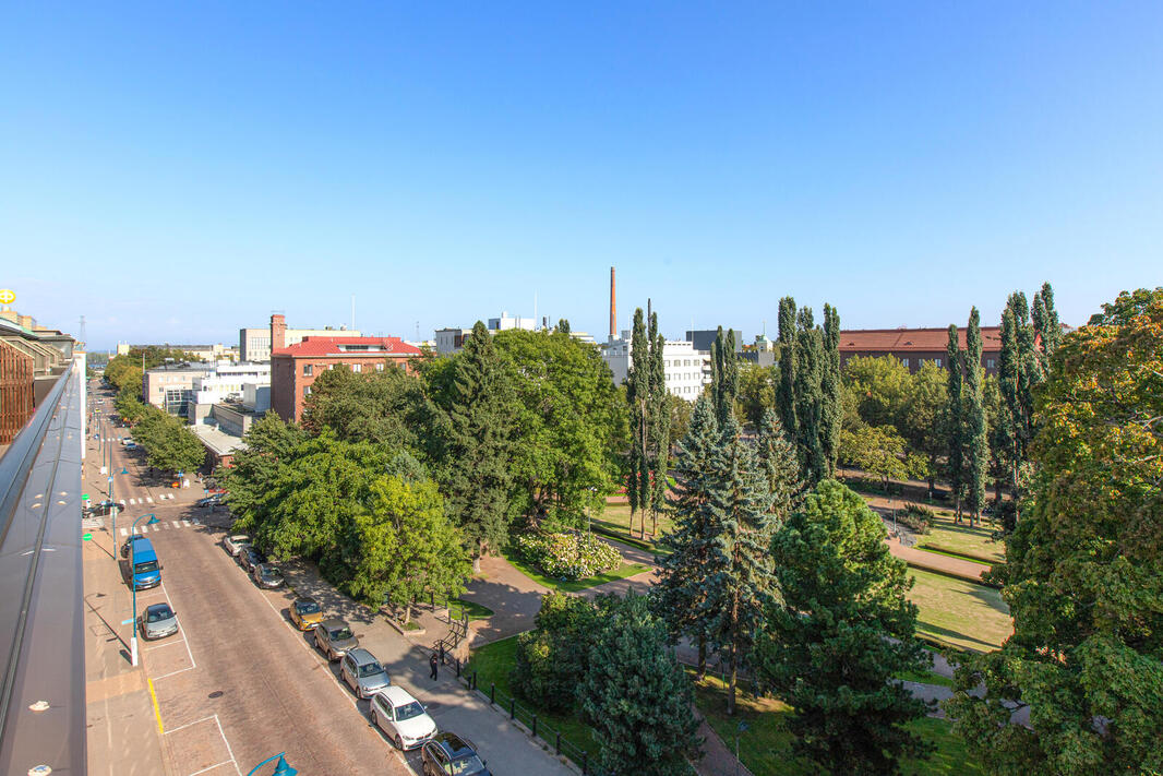 Kesäkuva Kirkkokadun puolelle