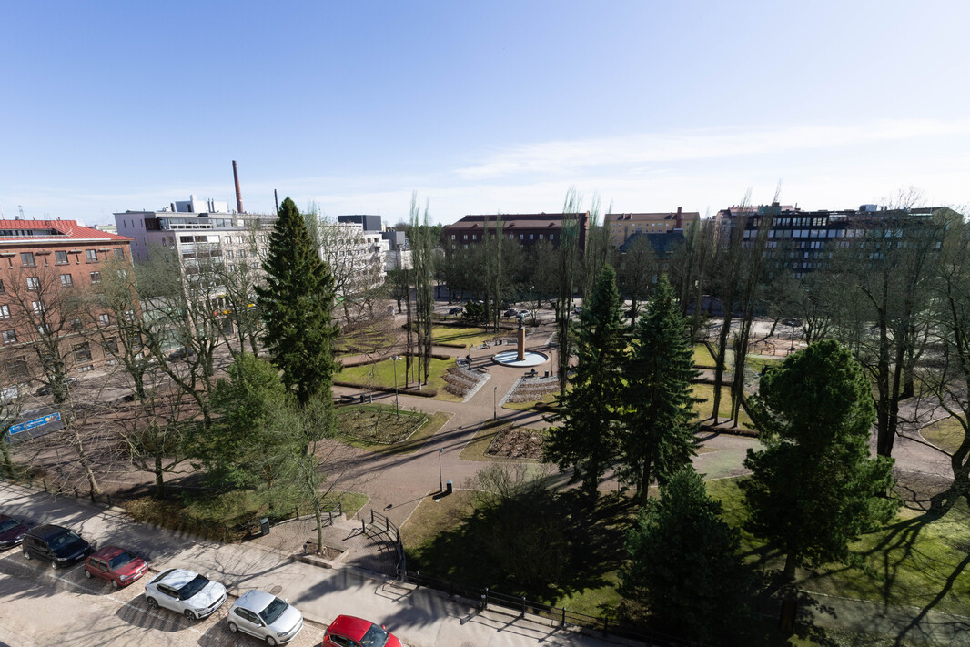 Kevätkuva Sibeliuksen puistosta 1