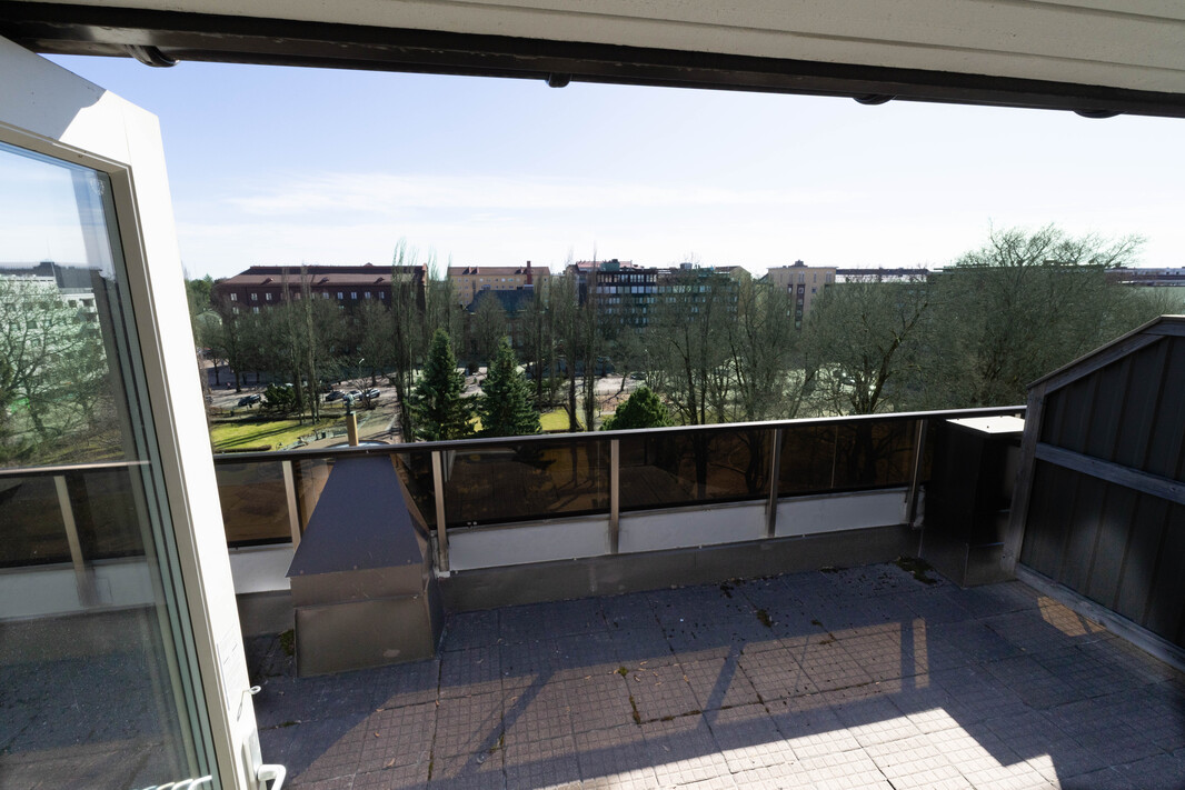 Olohuoneesta käynti terassille