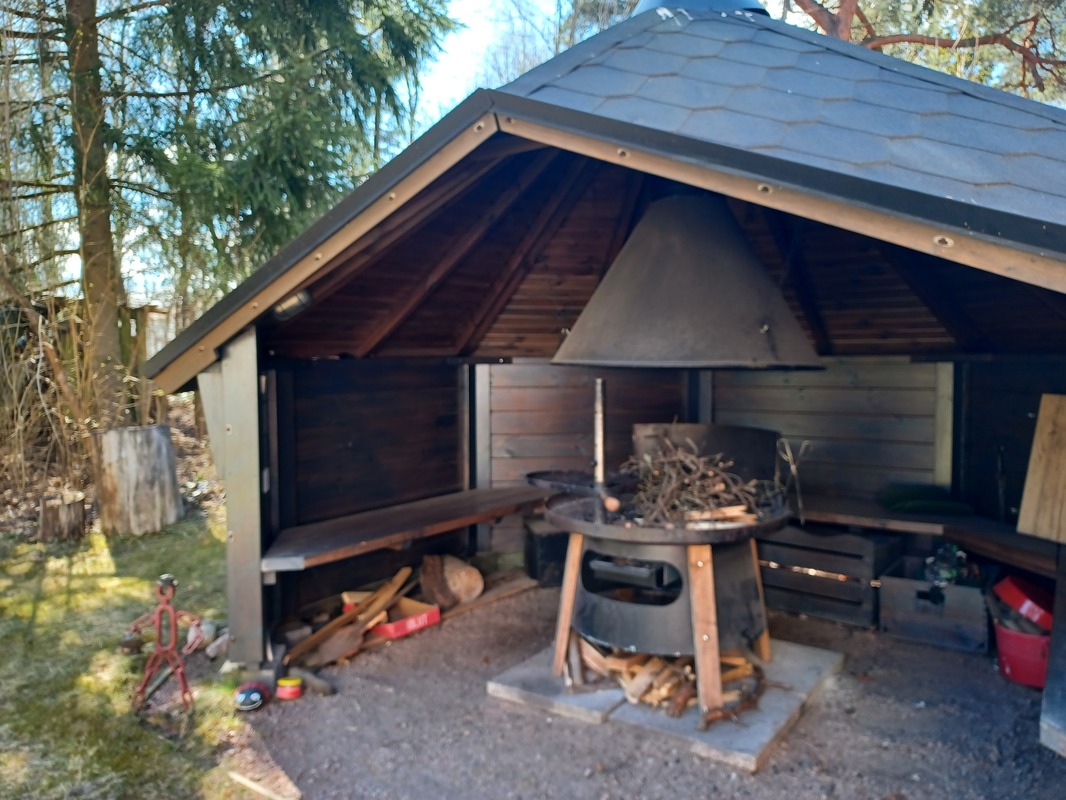 Grillikota sisäpihalla