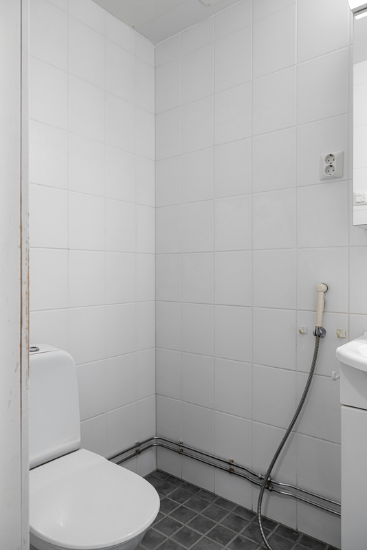 Erillinen toinen wc