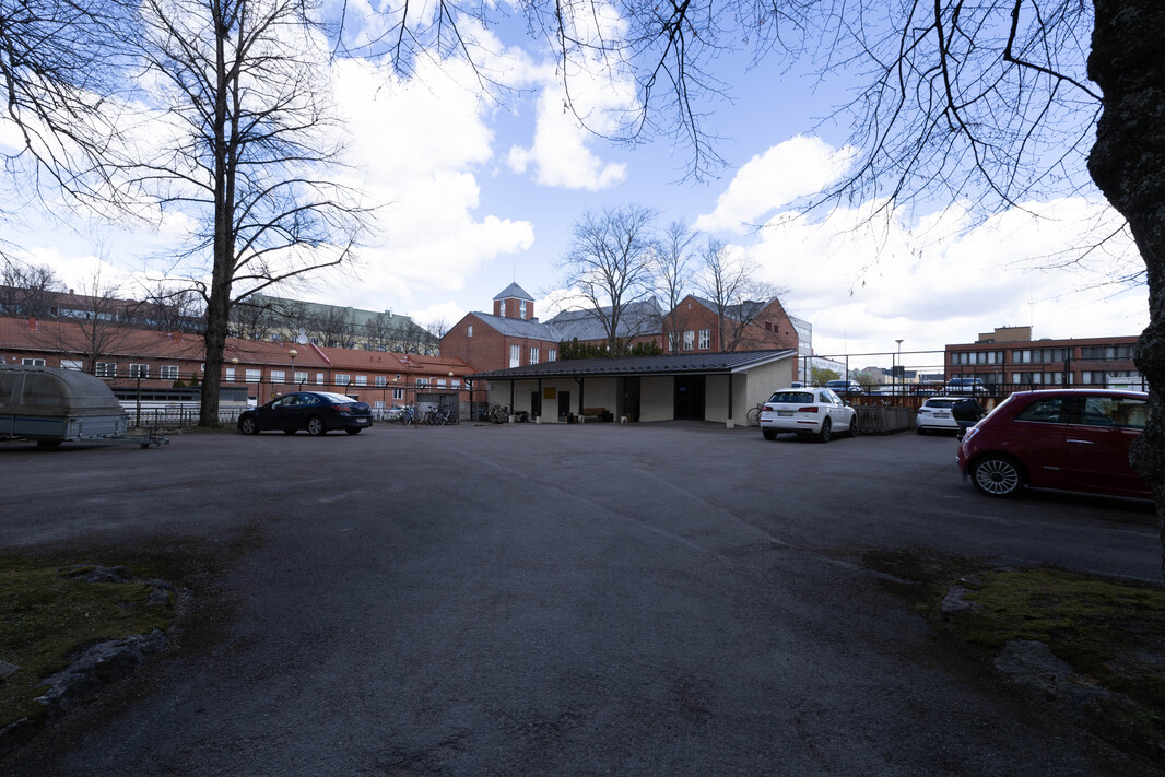 Yhtiön parkkipaikalta