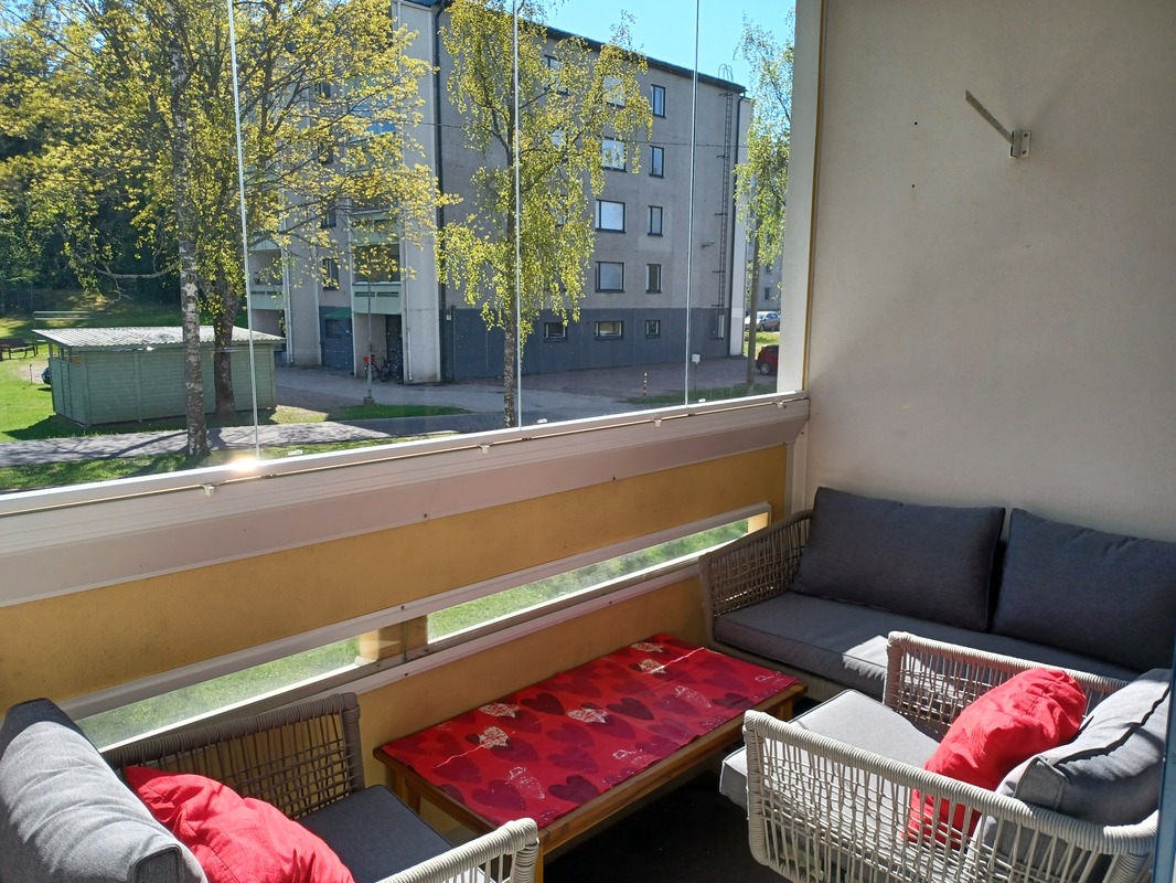 Näkymä kadun puoleen