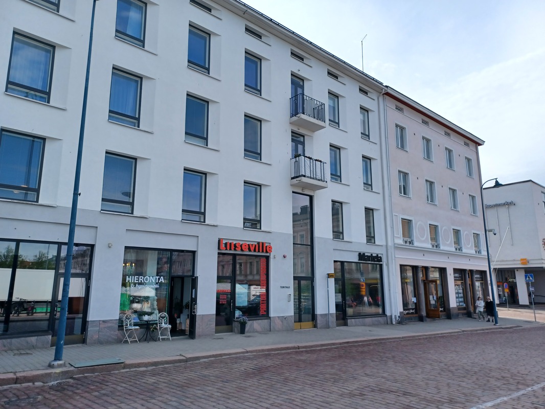 Julkisivu