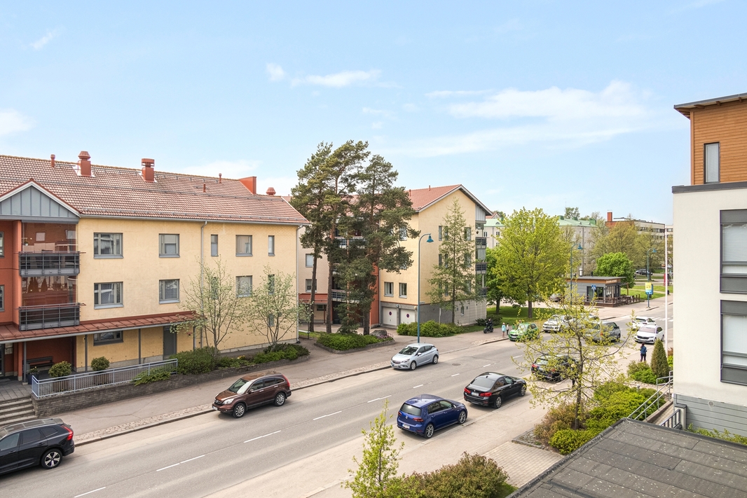 Näkymä parvekkeelta Koulukadulle