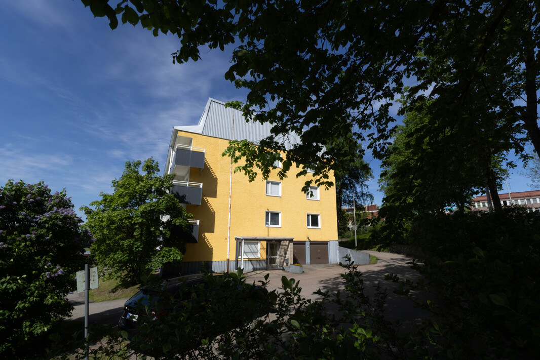 Julkisivukuva yhtiön pääsisäänkäynnin puolelta