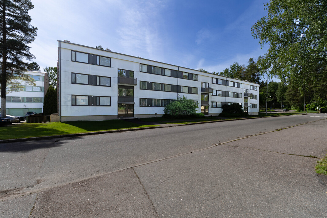 Kukkulapolku 2