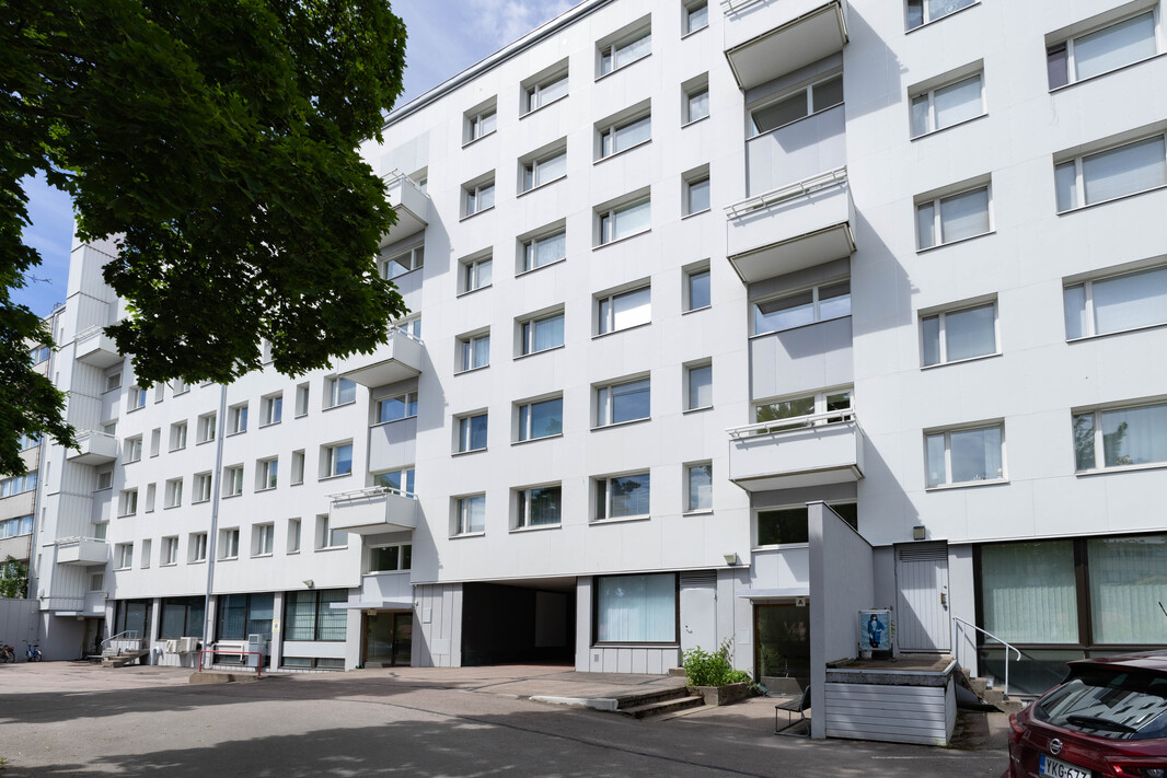 Yhtiön julkisivu sisäpihalta