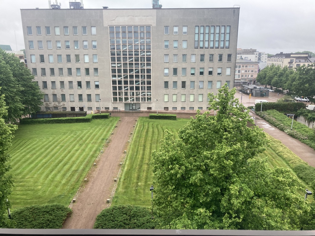 Parvekenäkymä suoraan parvekkeelta katsottuna