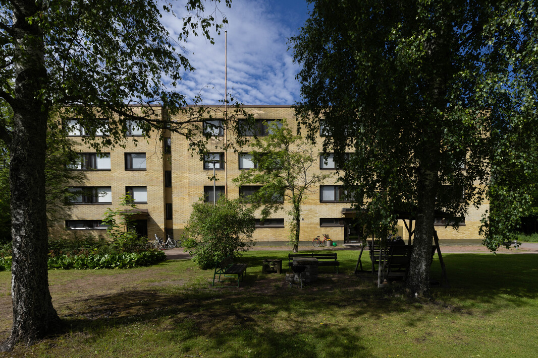 Yleiskuva yhtiön julkisivusta kuva 1