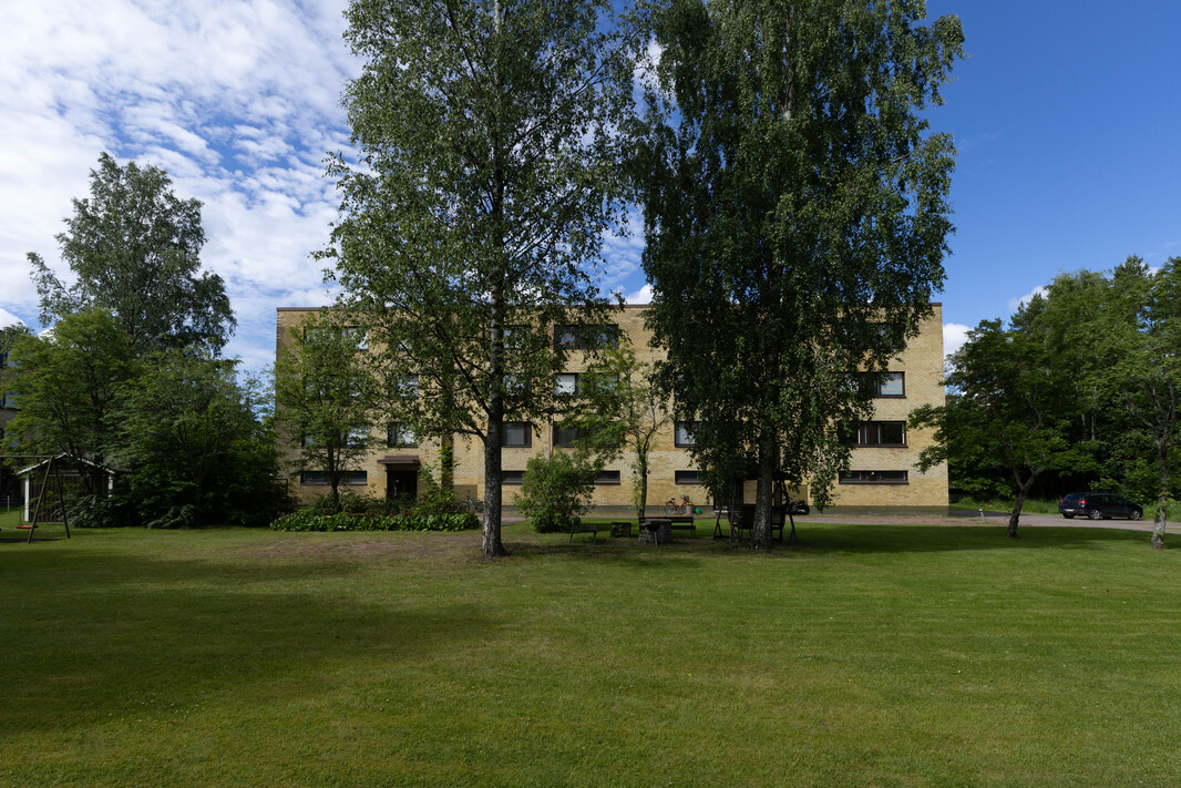 Yleiskuva yhtiön julkisivusta kuva 5