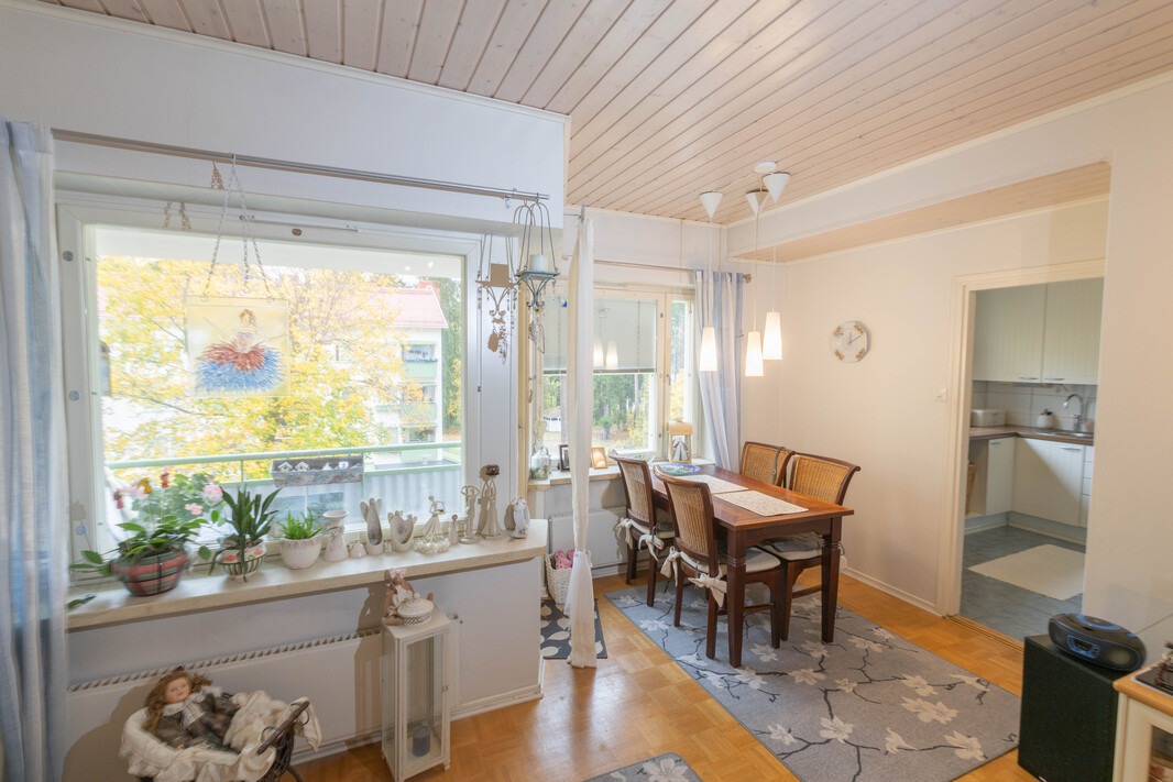 Olohuoneen ruokailutilasta