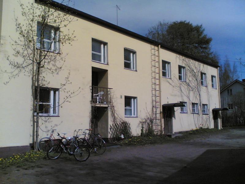 talo sisäpihalta