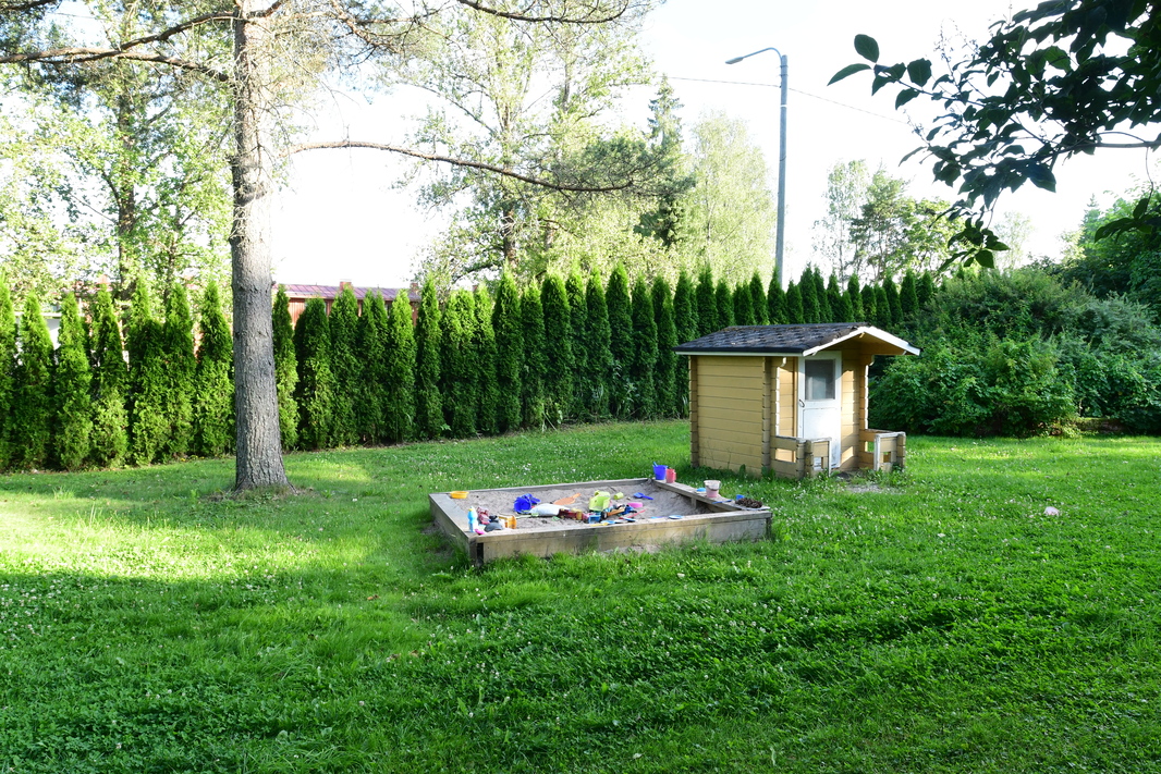 Yhtiön pihaa.