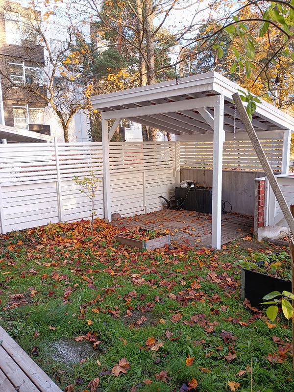 Vasta maalattu katos