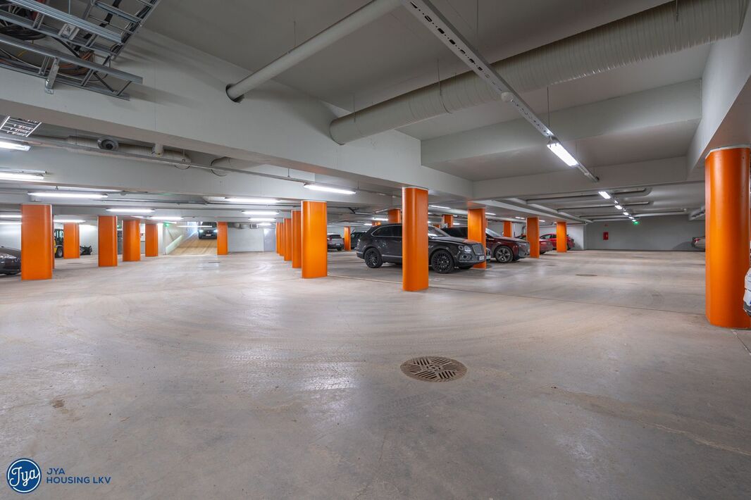 autohalli 2 paikkaa vuokrattavissa